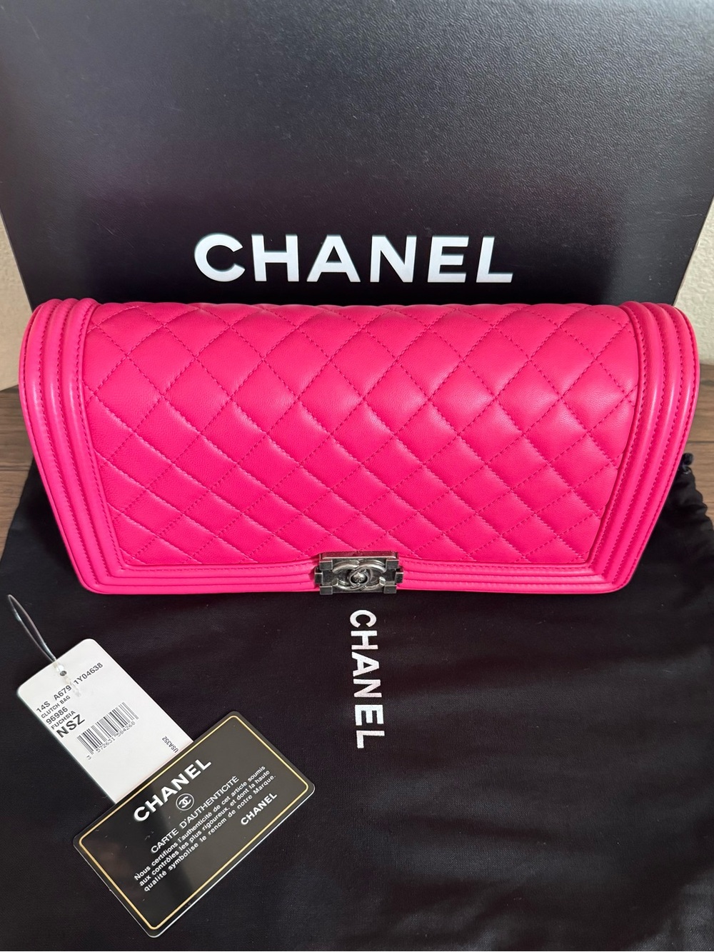 NEW CHANEL Large Quilted Lambskin Leather Boy Clutch - Picture 3 of 9